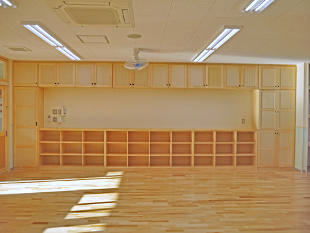 壁面ロッカー及び収納戸棚(1)（3才用）　全体