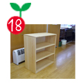 収納棚18